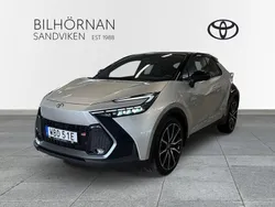 Silver Begagnad 2024 Toyota C-HR Sport SUV | 489 900 kr (Lite dyr)