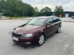 Röd Begagnad 2014 Skoda Superb Elegance Kombi | 85 000 kr (Marknadspris)