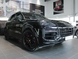 Svart Begagnad 2024 Porsche Cayenne S E-Hybrid SUV | 1 255 000 kr