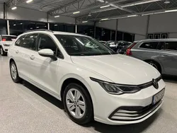 Vit Begagnad 2021 VW Golf VIII Kombi | 209 900 kr (Marknadspris)