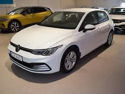 Vit Begagnad 2022 VW Golf VIII Halvkombi | 229 800 kr (Marknadspris)