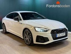 Vit Begagnad 2022 Audi A5 Sportback Competition Halvkombi | 429 900 kr (Marknadspris)