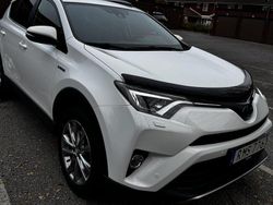 Begagnad 2017 Toyota RAV4 Hybrid SUV | 210 000 kr (Marknadspris)