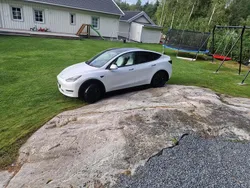 Vit Begagnad 2021 Tesla Model Y Long Range SUV | 292 000 kr