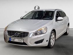 Ljusgrå (grå) Begagnad 2013 Volvo V60 Momentum Kombi | 119 900 kr (Bra pris)