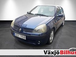 Mörkblå (blå) Begagnad 2004 Renault Clio II Halvkombi | 19 900 kr (Bra pris)