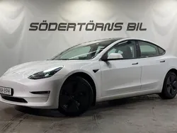 Vit Begagnad 2023 Tesla Model 3 Long Range AWD Sedan | 389 900 kr (Marknadspris)