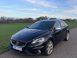 Svart Begagnad 2015 Volvo V40 R-Design Halvkombi | 147 500 kr (Bra pris)