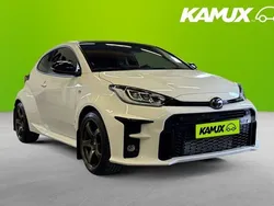 Vit Begagnad 2021 Toyota Yaris Halvkombi | 389 800 kr (Marknadspris)