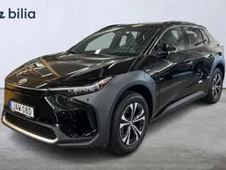 Svart Begagnad 2024 Toyota bZ4X Executive SUV | 529 000 kr (Marknadspris)