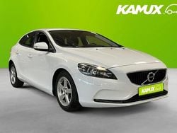 Vit Begagnad 2017 Volvo V40 Halvkombi | 139 900 kr (Marknadspris)