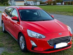 Röd Begagnad 2019 Ford Focus Trend Kombi | 138 500 kr (Marknadspris)