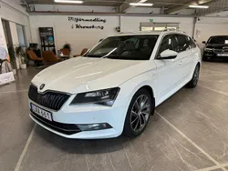 Vit Begagnad 2015 Skoda Superb LAURIN & KLEMENT Kombi | 149 900 kr (Marknadspris)