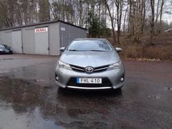 Ljusgrå Begagnad 2014 Toyota Auris Style Halvkombi | 79 900 kr (Bra pris)