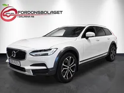 Vit Begagnad 2018 Volvo V90 CC Momentum Kombi | 274 900 kr (Marknadspris)