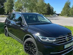 Svart Begagnad 2021 VW Tiguan Elegance SUV | 299 000 kr (Marknadspris)