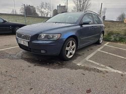 Blå Begagnad 2005 Volvo V50 Kinetic Kombi | 11 000 kr (Superpris)