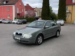 Grön Begagnad 2003 Skoda Octavia Tour Halvkombi | 19 000 kr (Marknadspris)