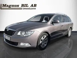 Ljusbrun Begagnad 2011 Skoda Superb Elegance Kombi | 59 900 kr (Marknadspris)