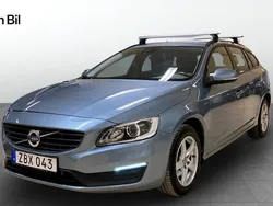 Ljusblå Begagnad 2017 Volvo V60 Standard Kombi | 189 900 kr (Marknadspris)