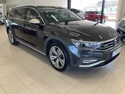Mörkgrå (grå) Begagnad 2022 VW Passat Alltrack Executive Kombi | 319 900 kr (Marknadspris)