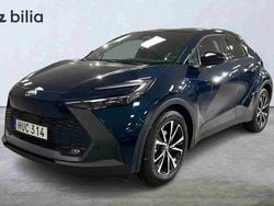 Blå Begagnad 2023 Toyota C-HR Style SUV | 364 900 kr (Marknadspris)