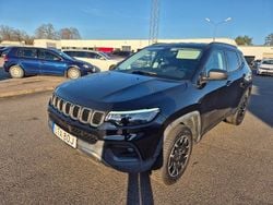 Svart (svart metallic) Begagnad 2021 Jeep Compass Trailhawk SUV | 249 000 kr (Marknadspris)