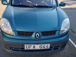 Blå Begagnad 2003 Renault Kangoo Privilege Minibuss | 7 000 kr
