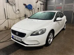 Vit Begagnad 2014 Volvo V40 Kinetic Kombi | 109 000 kr (Dyr)