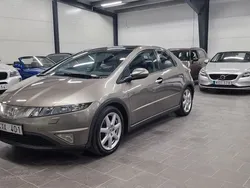 Mörkgrå (grå) Begagnad 2008 Honda Civic Executive Halvkombi | 48 900 kr (Marknadspris)