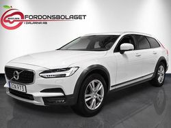 Vit Begagnad 2017 Volvo V90 CC Momentum Kombi | 269 700 kr (Marknadspris)