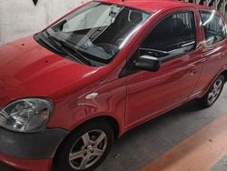 Röd Begagnad 2002 Toyota Yaris Halvkombi | 19 500 kr (Marknadspris)
