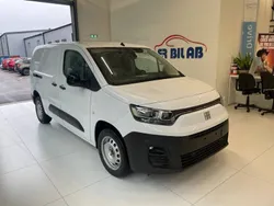 Vit Begagnad 2023 Fiat Doblò Minibuss | 379 375 kr