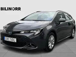 Mörkgrå (grå) Begagnad 2023 Toyota Corolla Active Kombi | 279 900 kr (Marknadspris)