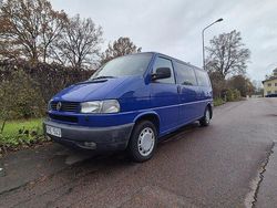 Blå Begagnad 2003 VW Caravelle Minibuss | 47 000 kr