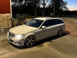 Vit Begagnad 2014 Mercedes C220 Avantgarde Kombi | 126 000 kr (Marknadspris)