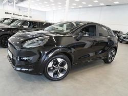 Svart (agate black metallic) Ny 2025 Ford Puma Gen-E SUV | 396 000 kr (Marknadspris)