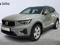 Grå Begagnad 2023 Volvo XC40 Core SUV | 349 000 kr (Marknadspris)