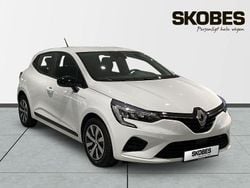 Vit Begagnad 2023 Renault Clio V Equilibre Halvkombi | 174 000 kr (Marknadspris)