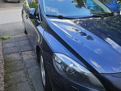 Blå Begagnad 2015 Volvo V40 Kombi | 135 000 kr (Marknadspris)