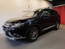 Svart Begagnad 2016 Mitsubishi Outlander Comfort Edition SUV | 179 900 kr (Marknadspris)