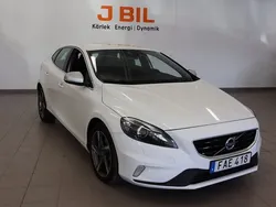 Vit Begagnad 2016 Volvo V40 R-Design Momentum Kombi | 169 900 kr (Marknadspris)