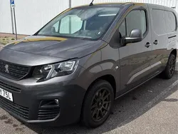 Grå Begagnad 2019 Peugeot Partner Minibuss | 165 000 kr (Marknadspris)