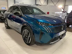 Blå Begagnad 2024 Peugeot e-3008 Ultimate SUV | 579 900 kr (Dyr)