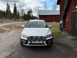 Vit Begagnad 2015 Volvo XC70 Momentum SUV | 154 000 kr (Marknadspris)