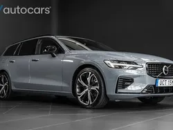 Grå Begagnad 2022 Volvo V60 Plus Kombi | 498 750 kr