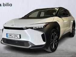 Vit Begagnad 2022 Toyota bZ4X Executive SUV | 384 900 kr (Superpris)