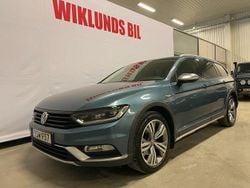Blå Begagnad 2017 VW Passat Alltrack Kombi | 179 900 kr (Marknadspris)