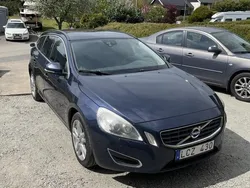 Blå Begagnad 2011 Volvo V60 Momentum Kombi | 59 000 kr (Marknadspris)