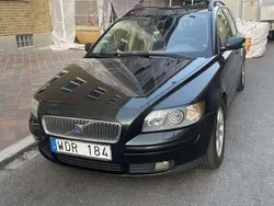 Grön Begagnad 2005 Volvo V50 Kinetic Kombi | 33 499 kr (Marknadspris)